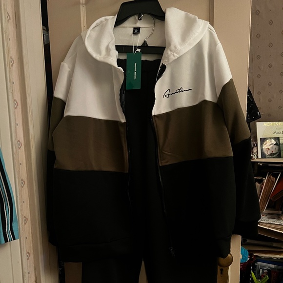 SweatSuit - Picture 1 of 4